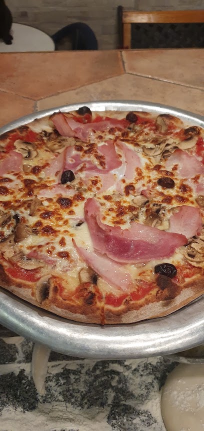Pizza de Al calzone à Toulon
