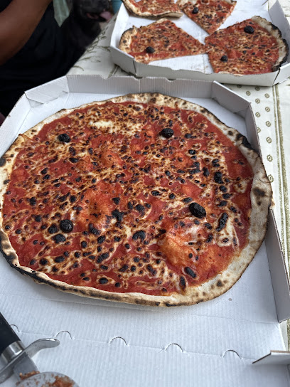 Pizza de Lolo Pizza tradition feu de bois à Six-Fours-les-Plages